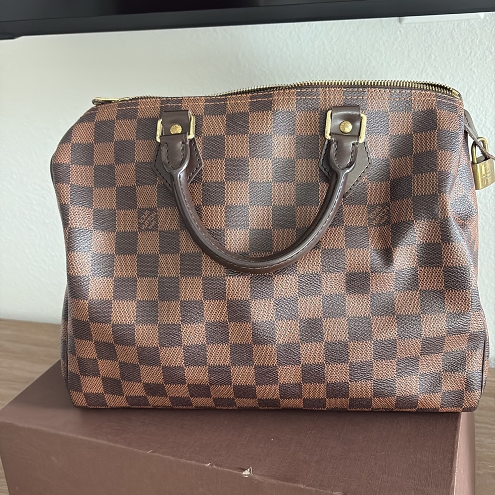 LOUIS VUITTON speedy 30 Damier. Authentic
EUC - Picture 3 of 10